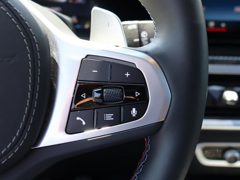 Used 2025 BMW X5 M60i image 21