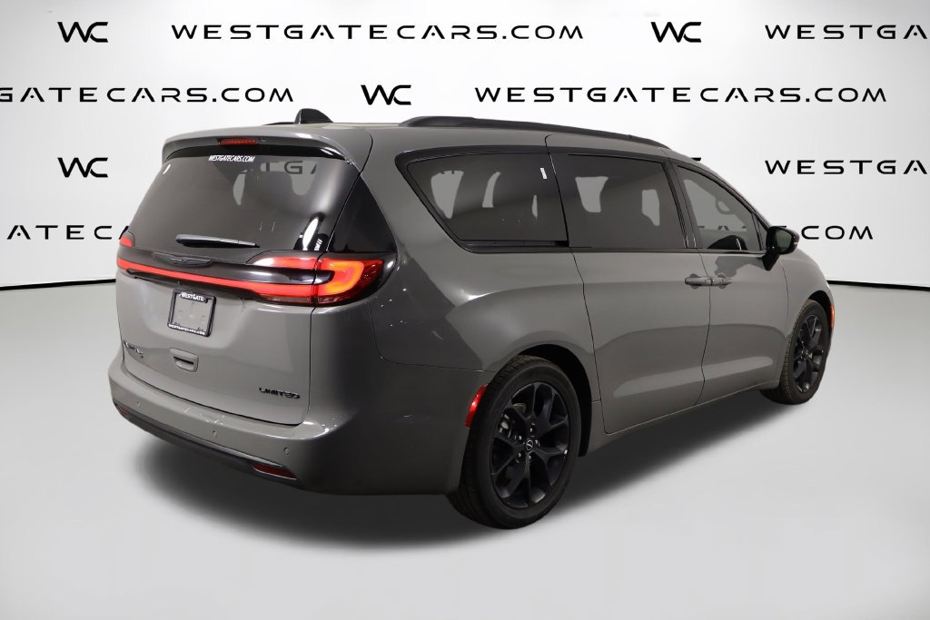 Used 2025 Chrysler Pacifica Limited FWD image 46