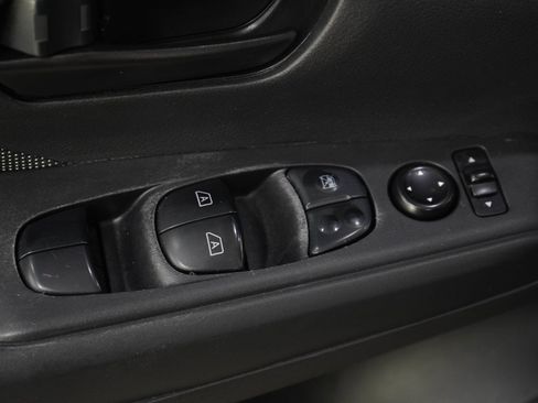 Used 2020 Nissan Kicks S FWD image 20