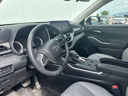 Used 2023 Toyota Highlander Bronze Edition AWD/4WD image 15