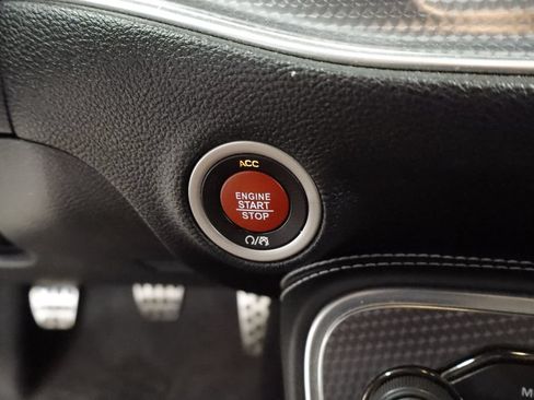 Used 2018 Dodge Challenger SRT Hellcat RWD image 23