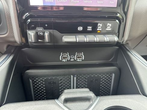 Used 2026 RAM 3500 Laramie AWD/4WD image 15