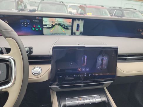 New 2025 Lincoln Nautilus Premier image 36