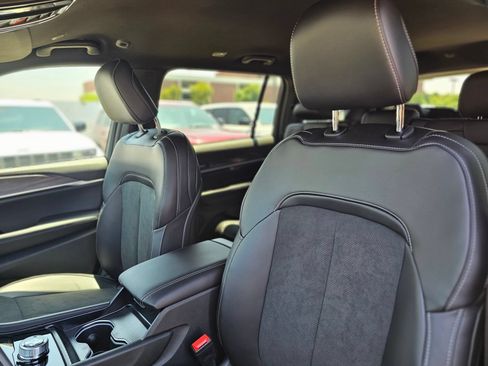 New 2026 Jeep Grand Cherokee L 2WD image 21