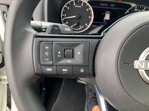 Used 2023 Nissan Rogue SV AWD/4WD image 22