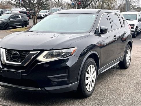 Used 2018 Nissan Rogue S image 2