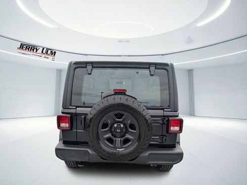 Used 2026 Jeep Wrangler Sport AWD/4WD image 4