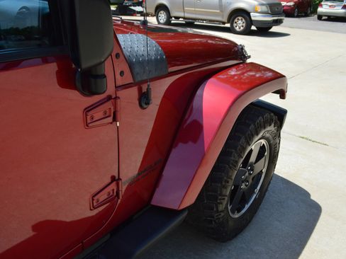 Used 2012 Jeep Wrangler Unlimited Sahara AWD/4WD image 10