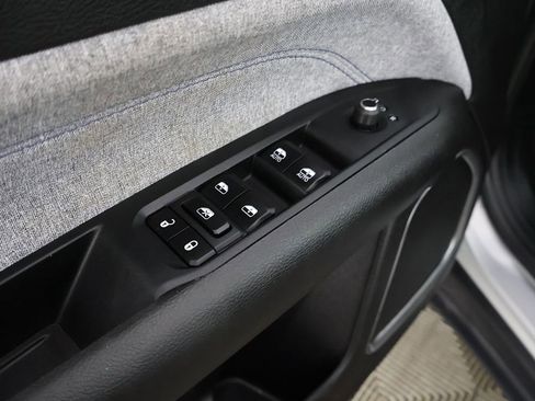 Used 2025 Jeep Compass Latitude AWD/4WD image 35