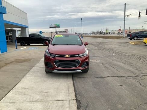 Used 2022 Chevrolet Trax LT w/ LT Convenience Package image 3
