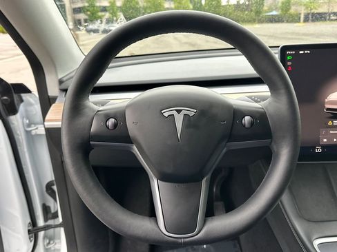 Used 2023 Tesla Model Y Long Range AWD/4WD image 19