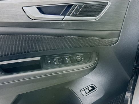 Used 2025 Volkswagen Atlas Cross Sport SE image 15