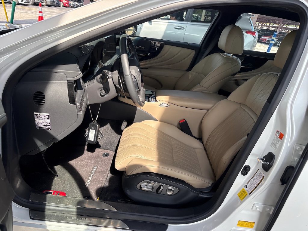 Used 2021 Lexus LS 500 w/ Interior Upgrade Package RWD image 9