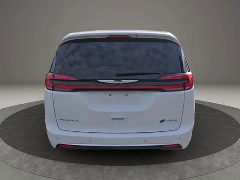 Used 2022 Chrysler Pacifica Limited FWD image 4
