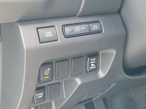 Used 2024 Nissan Frontier SL w/ Technology Package RWD image 17