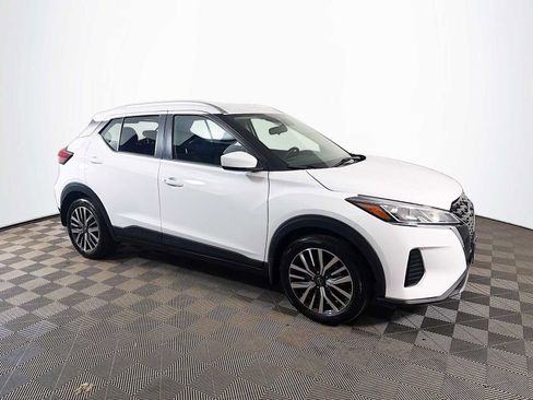 Used 2023 Nissan Kicks SV FWD image 3