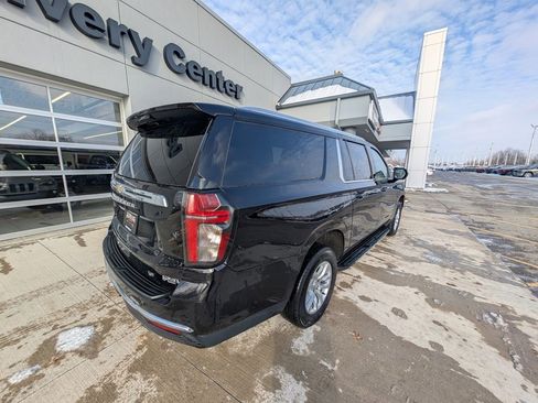 Used 2024 Chevrolet Suburban LT image 5