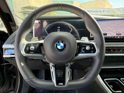 Used 2025 BMW 760i xDrive w/ Premium Package image 24