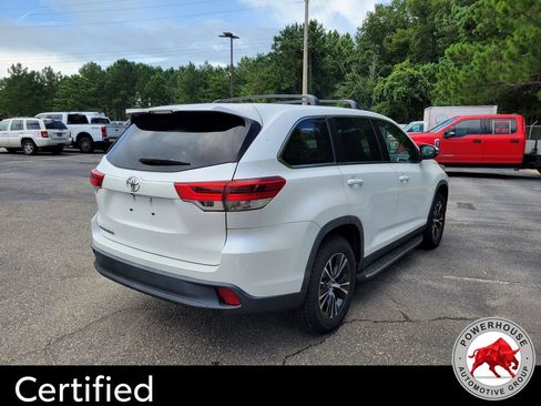 Used 2019 Toyota Highlander LE FWD image 6