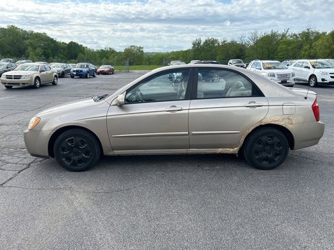 Used 2005 Kia Spectra LX FWD image 1