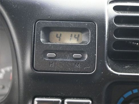 Used 2000 Isuzu Rodeo S image 7