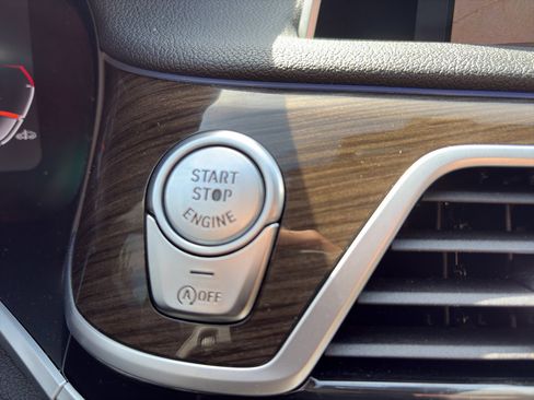 Used 2022 BMW 740i xDrive w/ Premium Package image 24