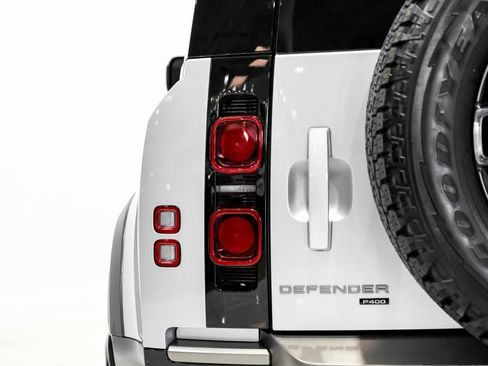 Used 2022 Land Rover Defender 90 X-Dynamic S image 36