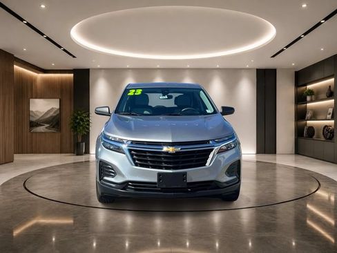 Used 2023 Chevrolet Equinox LS w/ Driver Confidence II Package FWD image 2