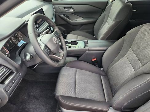 Used 2025 Nissan Rogue SV image 9