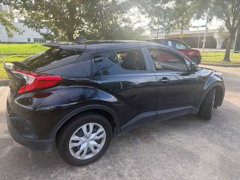 Used 2020 Toyota C-HR LE FWD image 5