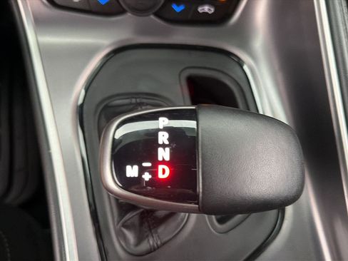 Used 2020 Dodge Challenger SXT w/ Driver Convenience Group RWD image 17