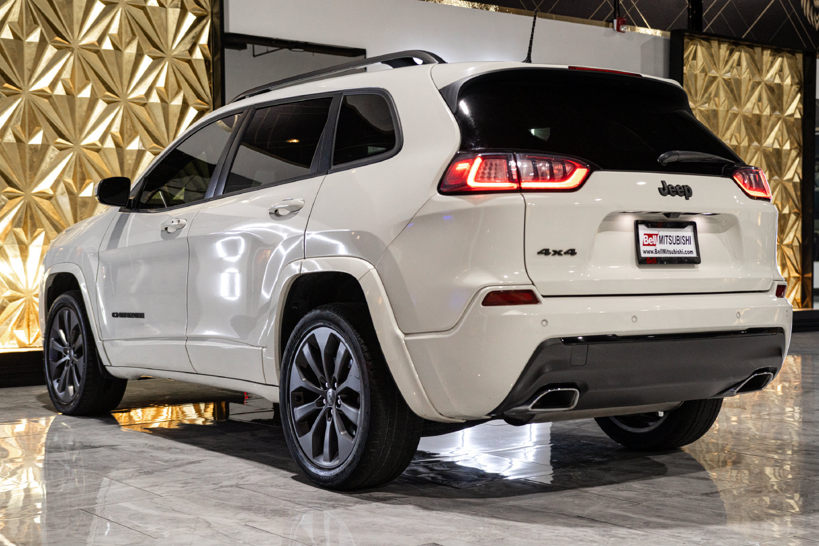 Used 2019 Jeep Cherokee High Altitude AWD/4WD image 5