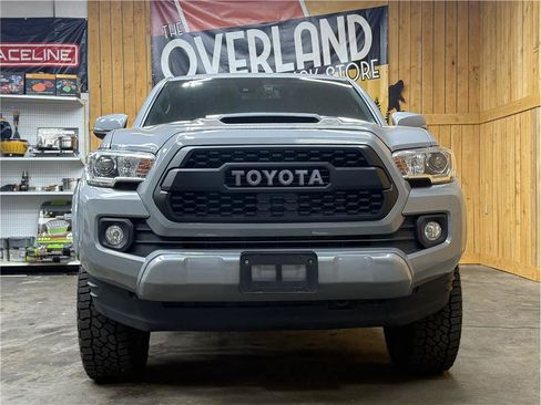 Used 2020 Toyota Tacoma TRD Sport AWD/4WD image 3