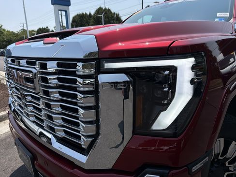 Used 2024 GMC Sierra 2500 Denali w/ Technology Package AWD/4WD image 6