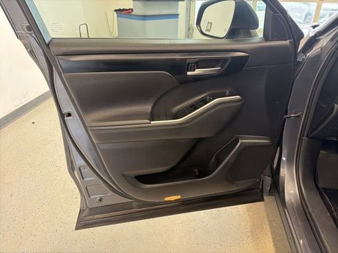 Used 2020 Toyota Highlander XLE image 40