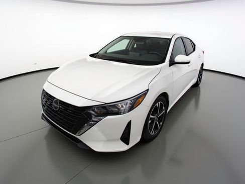 Used 2025 Nissan Sentra SV image 3