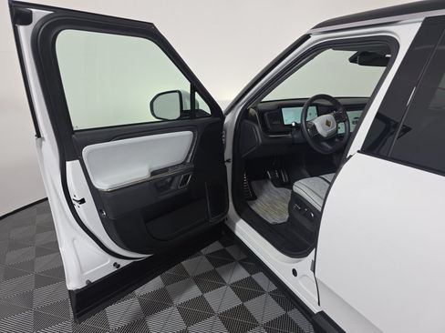 Used 2024 Rivian R1S Adventure AWD/4WD image 16