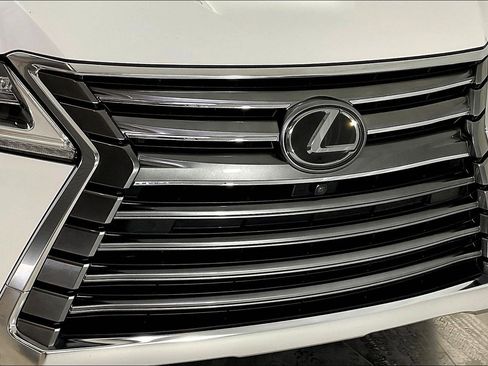 Used 2019 Lexus LX 570 4WD w/ Luxury Package image 34