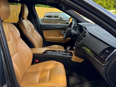 Used 2018 Volvo XC90 T6 Momentum w/ Momentum Plus Package image 33