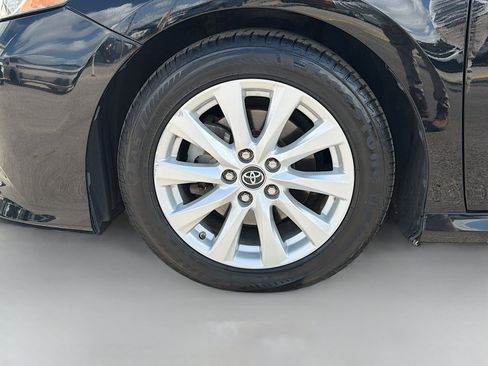 Used 2019 Toyota Camry LE FWD image 38