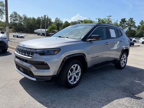 Used 2022 Jeep Compass Limited w/ Elite Group AWD/4WD image 3