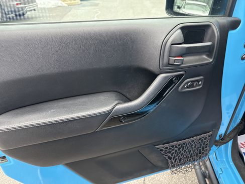 Used 2017 Jeep Wrangler Unlimited Sahara image 17