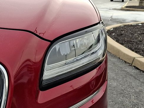 Used 2019 Lincoln Nautilus Reserve image 9