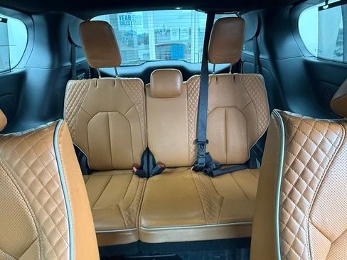 Used 2022 Chrysler Pacifica Pinnacle image 16