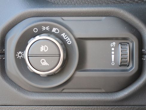 Used 2026 Jeep Gladiator Rubicon w/ Technology Group AWD/4WD image 11