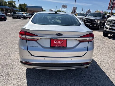 Used 2017 Ford Fusion SE w/ Fusion SE Technology Package image 5