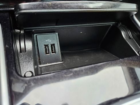 Used 2017 INFINITI QX30 Premium w/ Cargo Package image 9