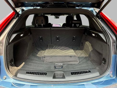 Used 2025 Cadillac XT4 Premium Luxury FWD image 17