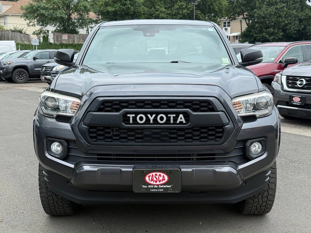 Used 2018 Toyota Tacoma Limited AWD/4WD image 3