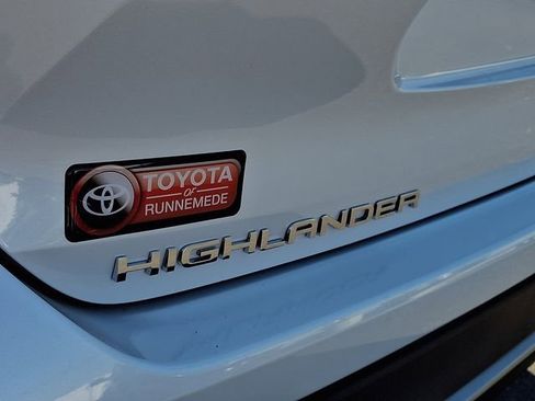 Used 2023 Toyota Highlander XSE AWD/4WD image 30